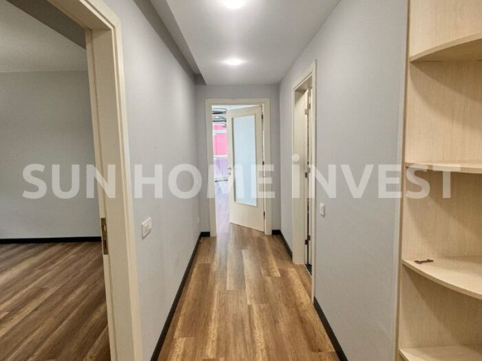 Antalya Konyaaltı Liman mahallesinde 2 havuzlu satılık 2+1 daire - Image 2