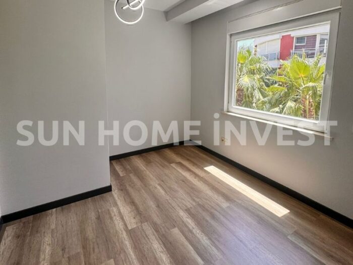 Antalya Konyaaltı Liman mahallesinde 2 havuzlu satılık 2+1 daire - Image 3